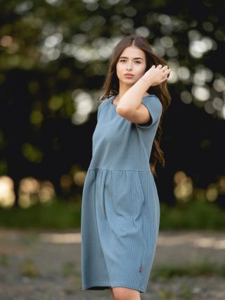 Máte rádi vafle? Bavlněné pružná látka s kostičkovou úpravou. My jsme Vám z ní našili posledních pár šatů Marcela v...