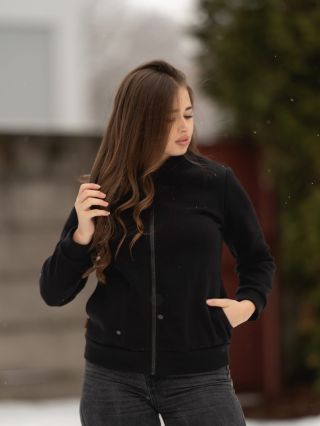 Nové počesané bombry na zip — ten typ vrstvy, kterou oblékneš jednou… a už ji nechceš sundat 😍✨ Měkoučké, hřejivé, krásně...